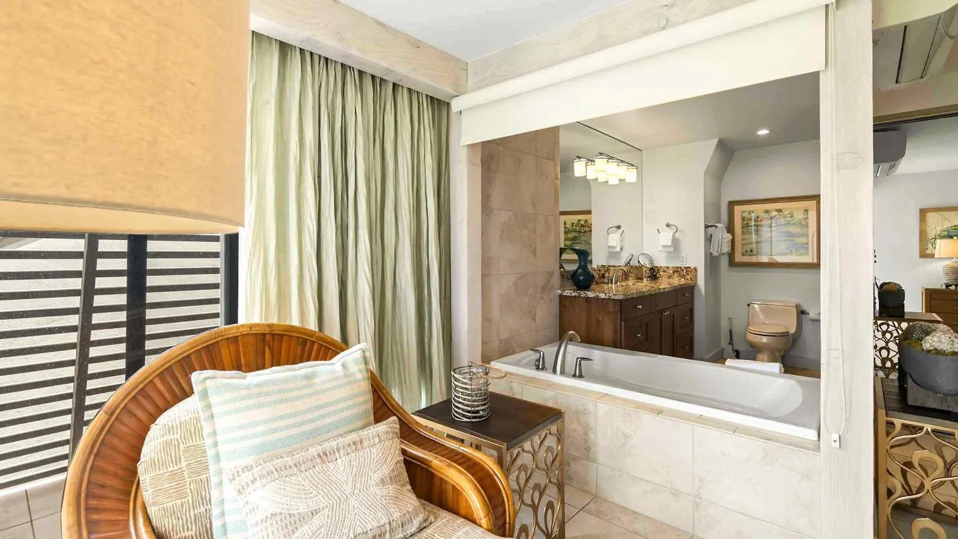 Feriehus Maui Kamaole A-206 - Prime Location, Stunning Renovation, Large Lanai, Split Ac! Villa Wailea