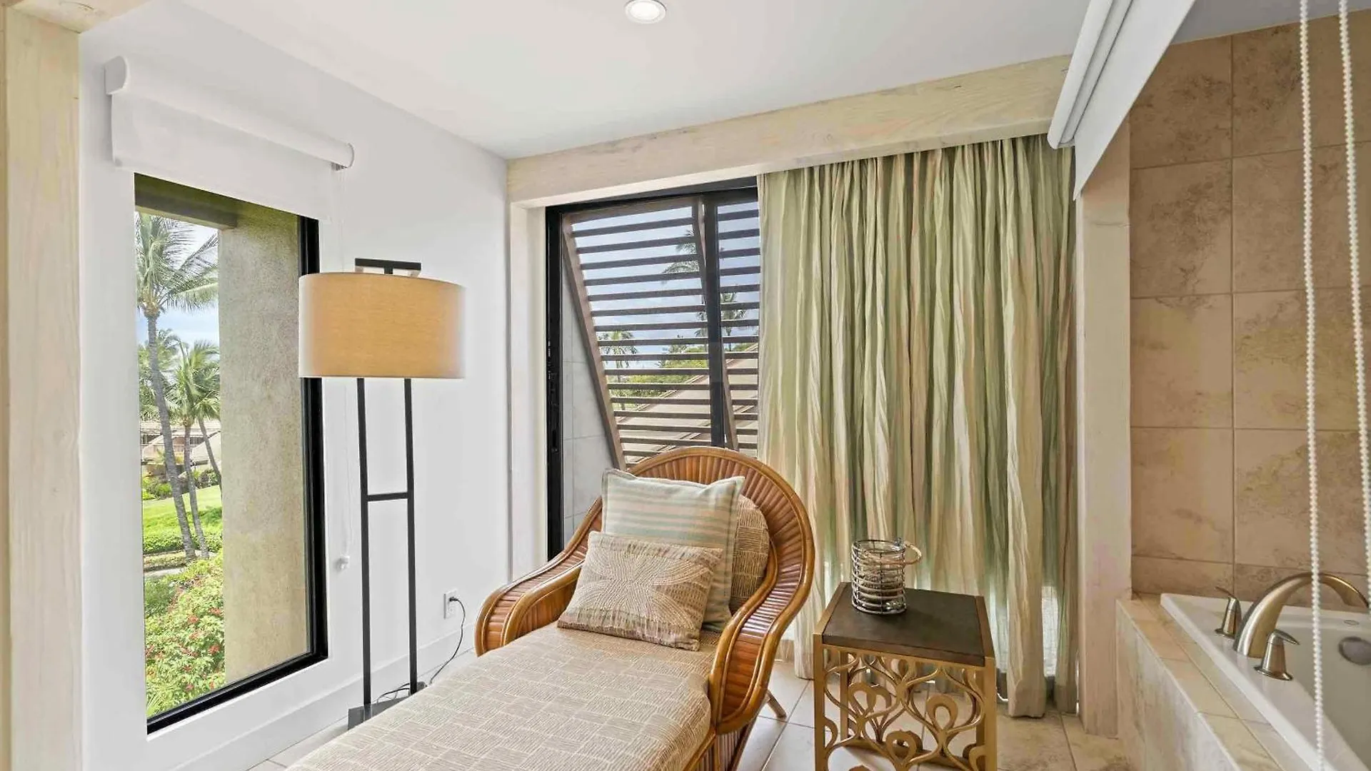 Maui Kamaole A-206 - Prime Location, Stunning Renovation, Large Lanai, Split Ac! Villa Wailea  0*, Wailea (Maui)