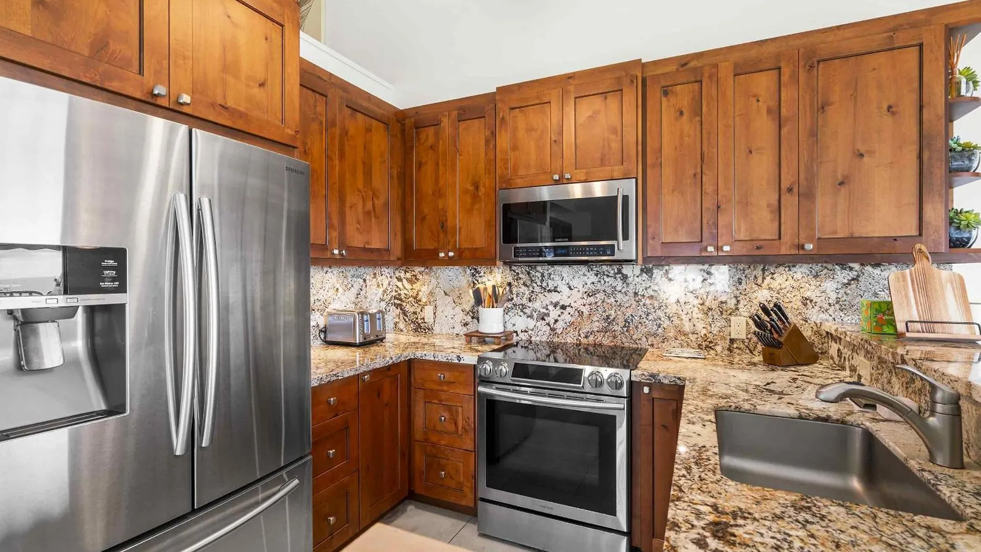 Maui Kamaole A-206 - Prime Location, Stunning Renovation, Large Lanai, Split Ac! Villa Wailea  Feriehus