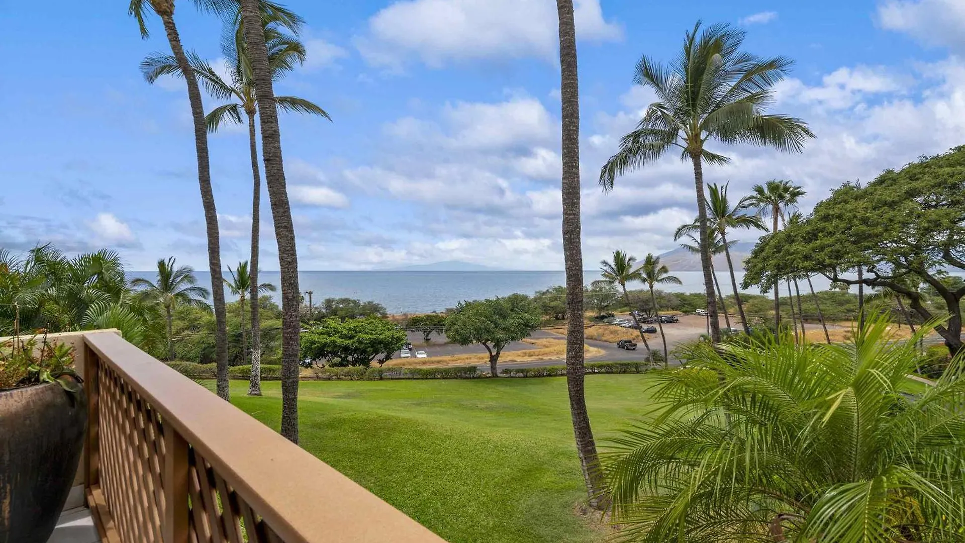 Maui Kamaole A-206 - Prime Location, Stunning Renovation, Large Lanai, Split Ac! Villa Wailea