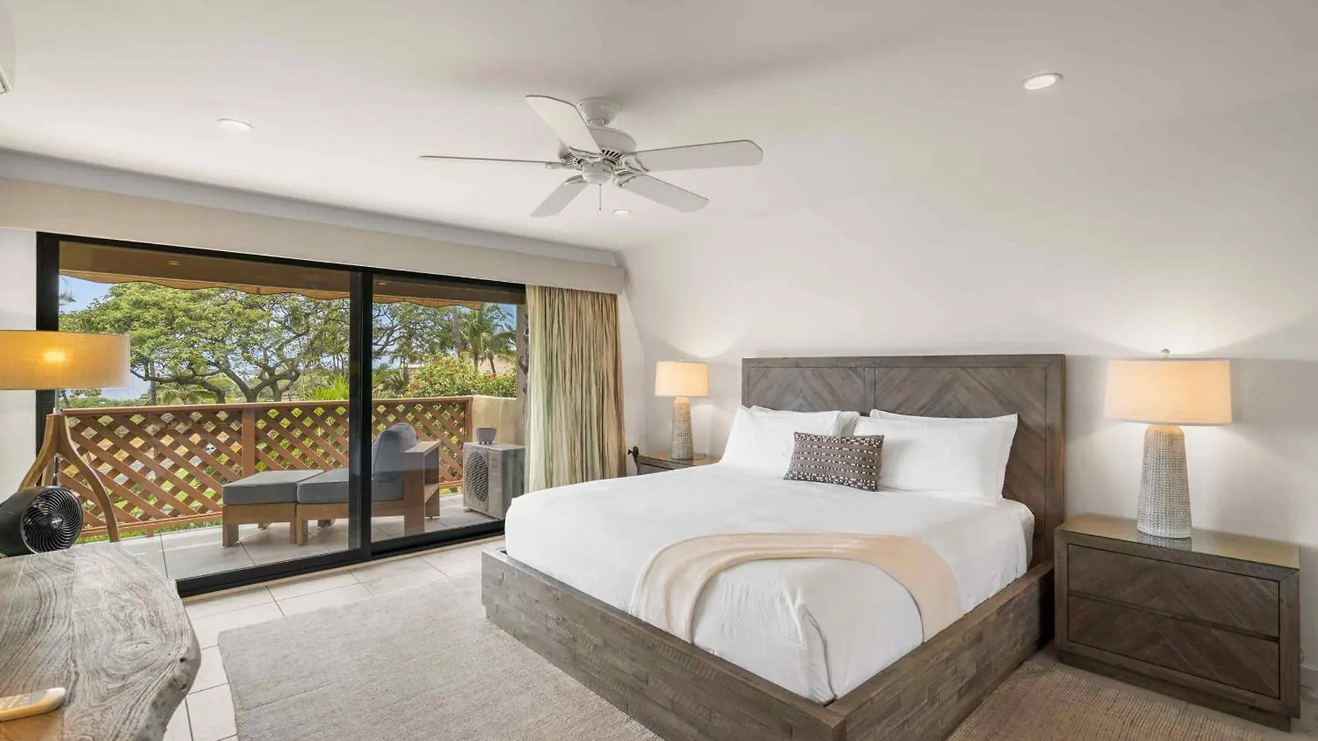 Maui Kamaole A-206 - Prime Location, Stunning Renovation, Large Lanai, Split Ac! Villa Wailea  USA