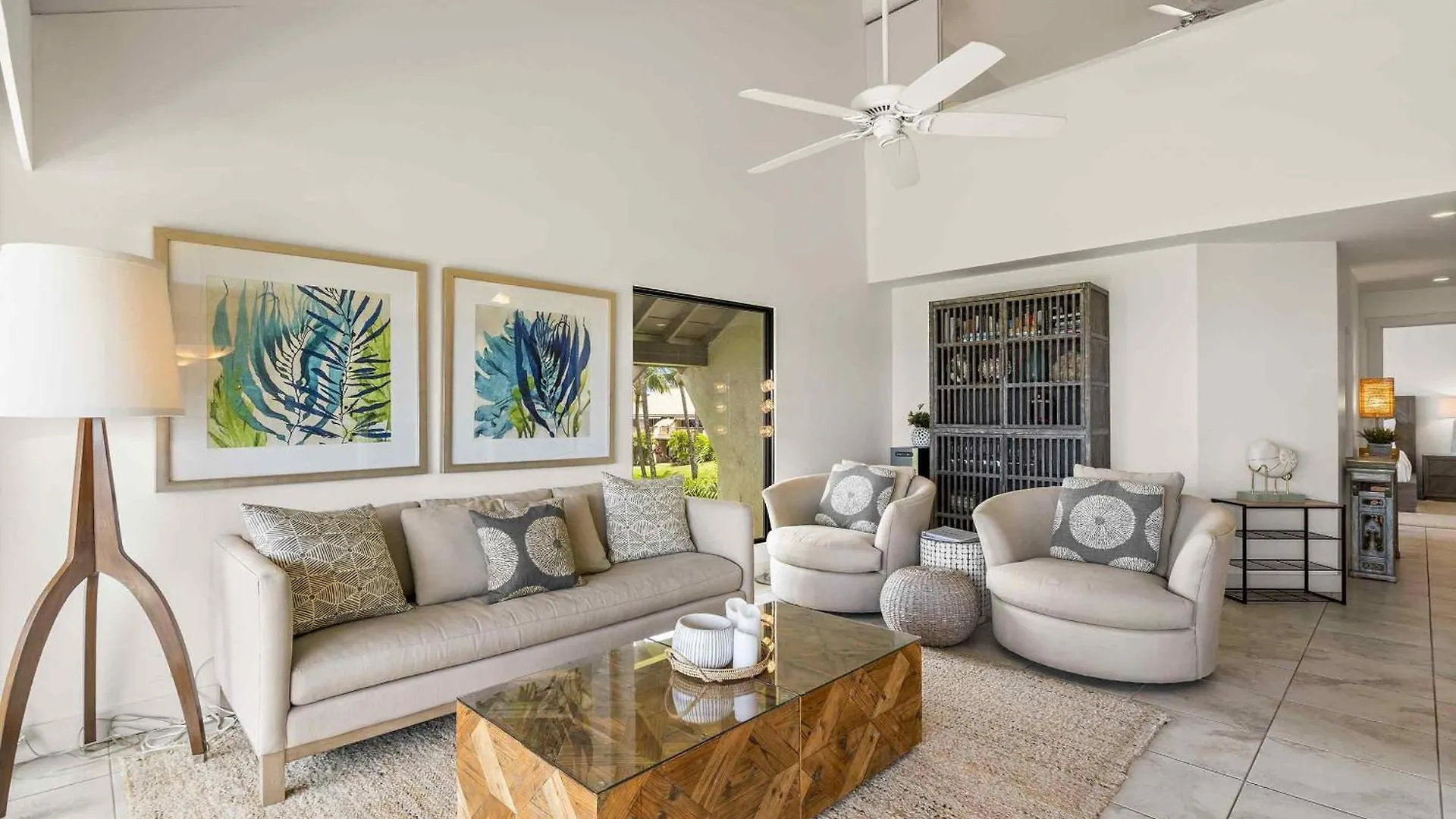 Maui Kamaole A-206 - Prime Location, Stunning Renovation, Large Lanai, Split Ac! Villa Wailea  USA