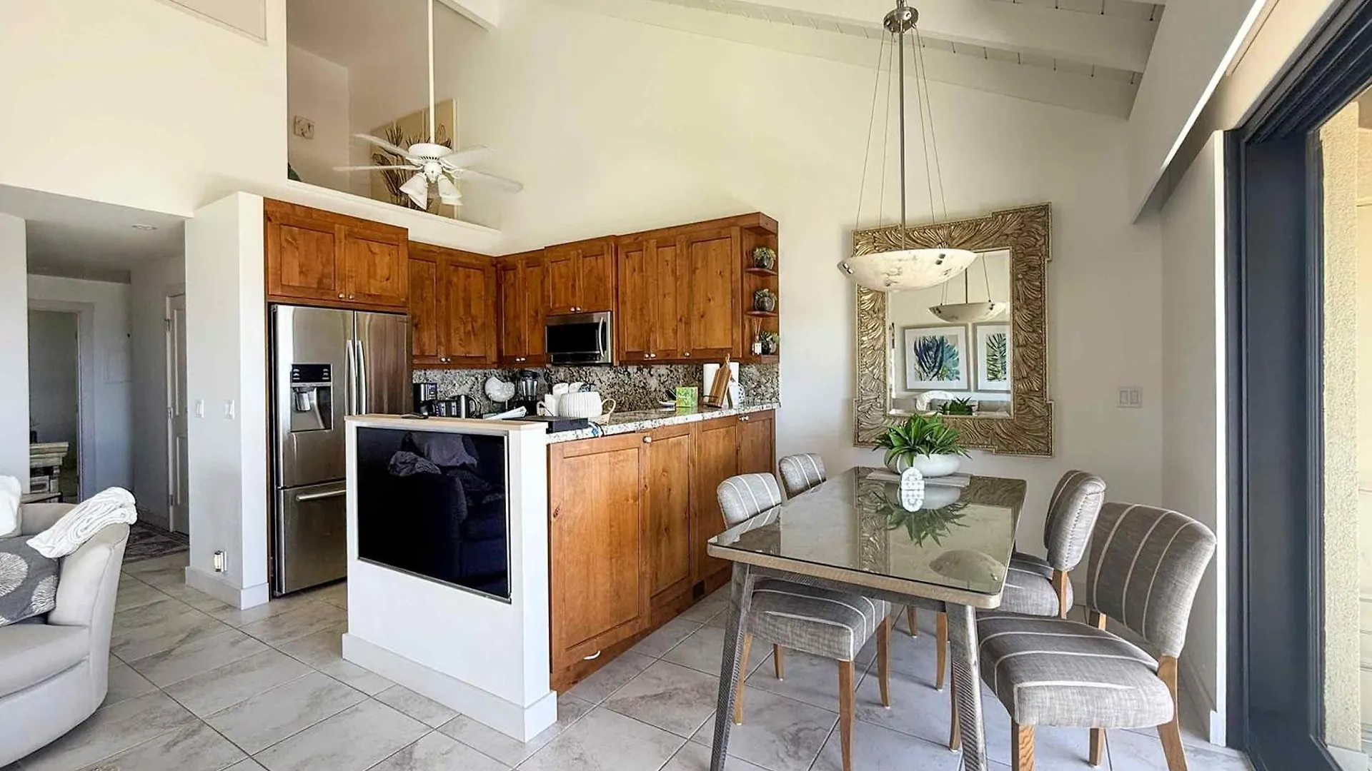 Feriehus Maui Kamaole A-206 - Prime Location, Stunning Renovation, Large Lanai, Split Ac! Villa Wailea
