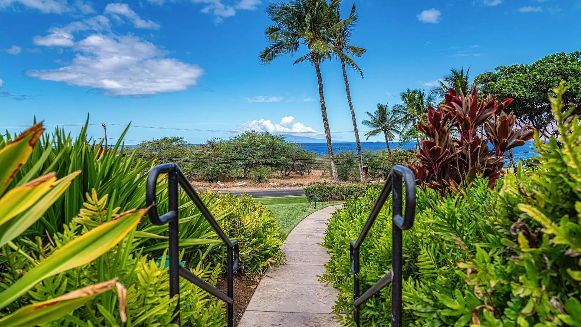 Feriehus Maui Kamaole A-206 - Prime Location, Stunning Renovation, Large Lanai, Split Ac! Villa Wailea