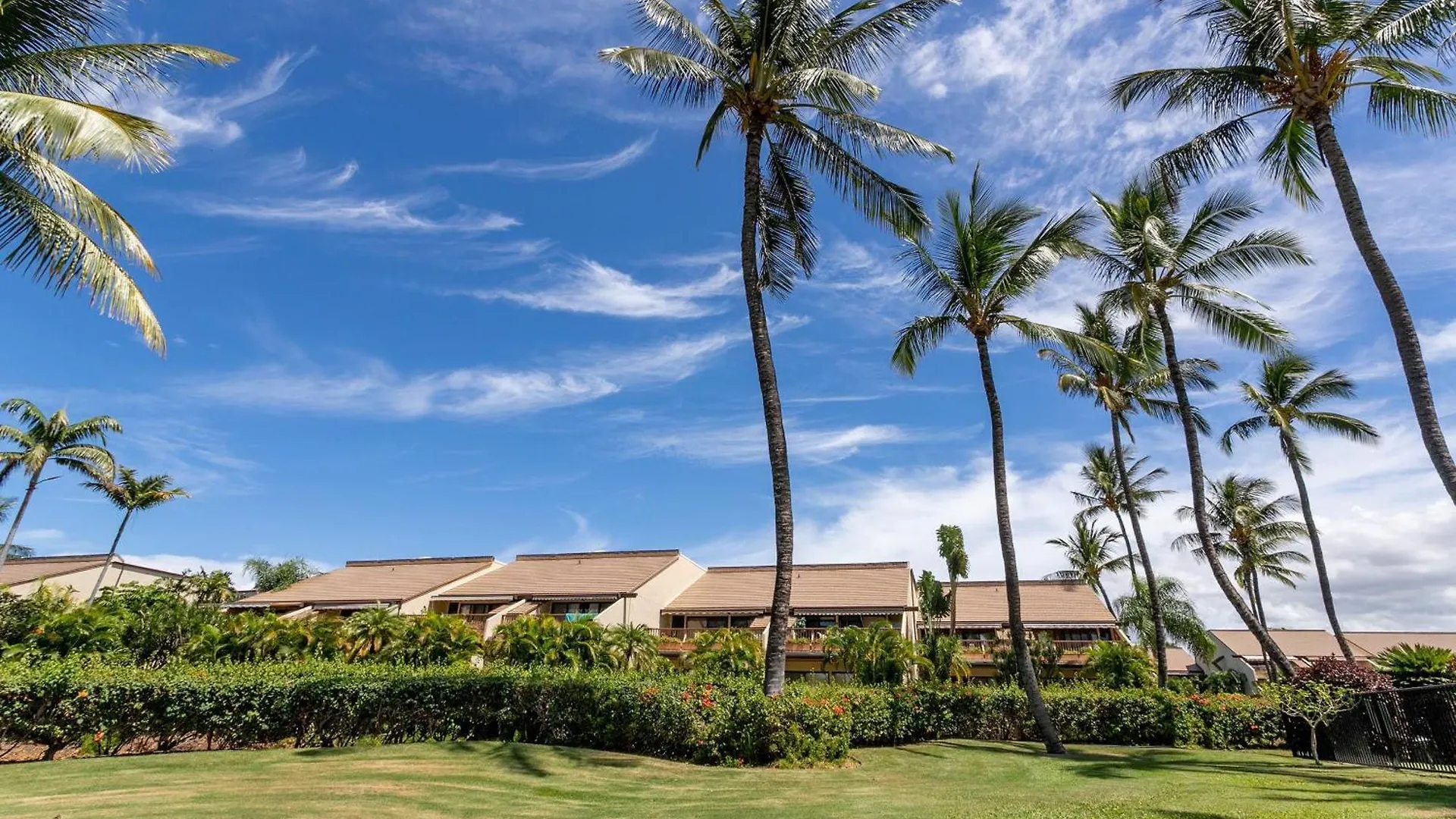 Maui Kamaole A-206 - Prime Location, Stunning Renovation, Large Lanai, Split Ac! Villa Wailea